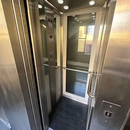 As Apartment *